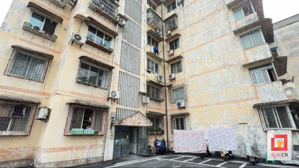 民生关切 | 自贡：整治通信管线“飞线” 17个老旧小区换新颜-3.jpg