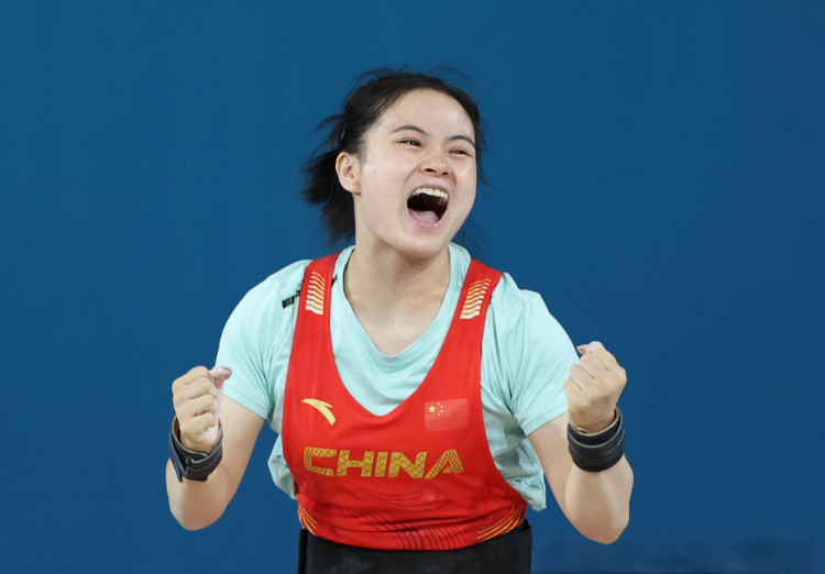 连破三项纪录！西南大学学生罗诗芳奥运首秀摘金 教练：她对自己特别狠-2.png