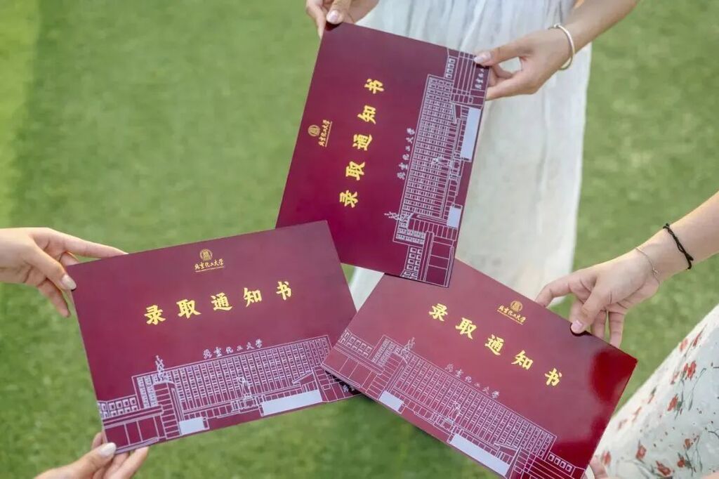录取通知书切肉？高校回应：别玩火！-2.jpg