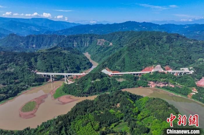 四川乐山至西昌高速公路乐马段SG5标段主线贯通-1.jpg