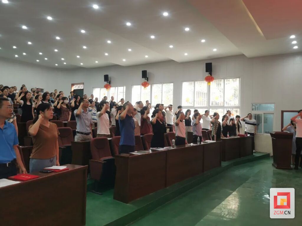 【盐都·师恩】致敬芳华 庚续薪火 田家炳中学举行退休教师“荣休仪式”-3.jpg