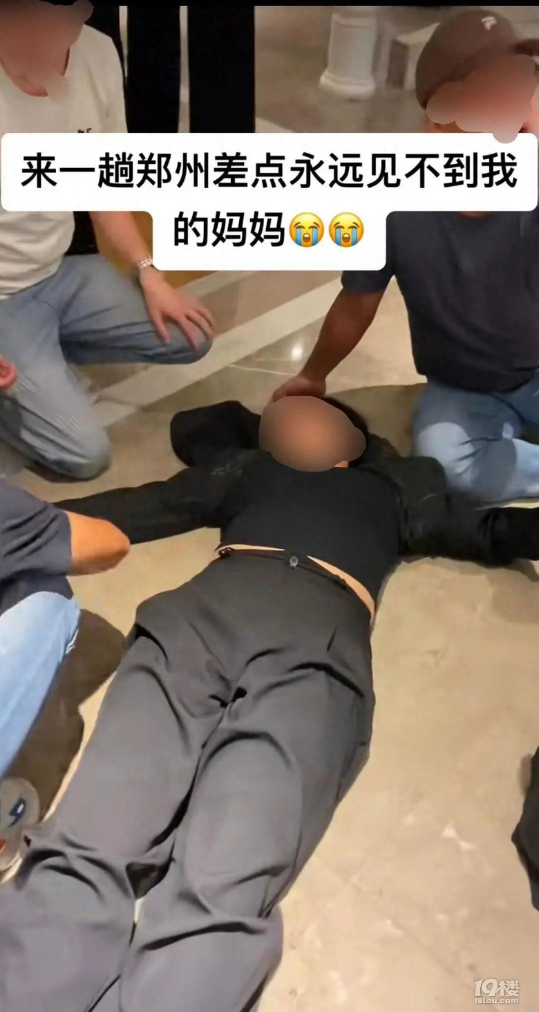 女子称被困电梯母亲休克没人管，酒店否认-1.jpg