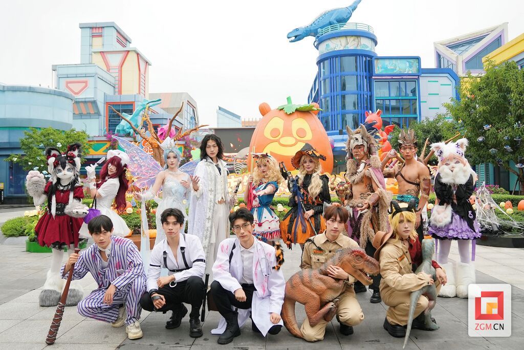 自贡方特重磅开启“原始奇幻夜” 带来16天烟花盛宴-1.jpg
