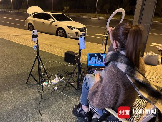 女主播深夜直播设备被撞 司机被拘 占道直播是否违法引热议-3.jpg