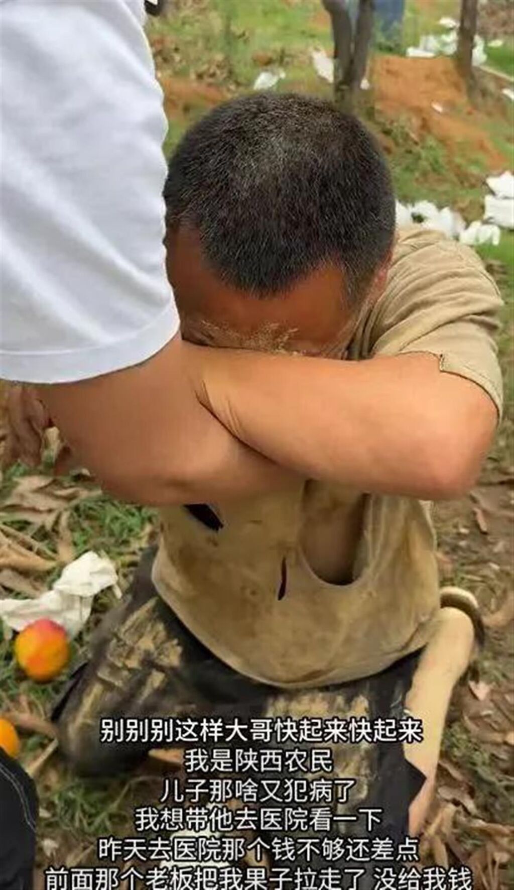 让亲妈扮演养母卖惨，百万粉丝网红母女被拘，还有多地多名摆拍者被抓-8.jpg