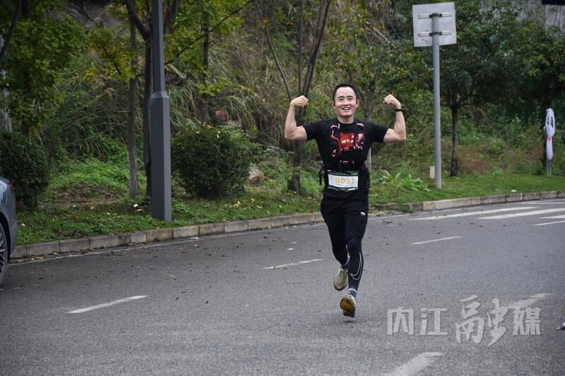 向快乐出发！威远·穹窿天下山径赛参赛选手为威远点赞-2.jpg
