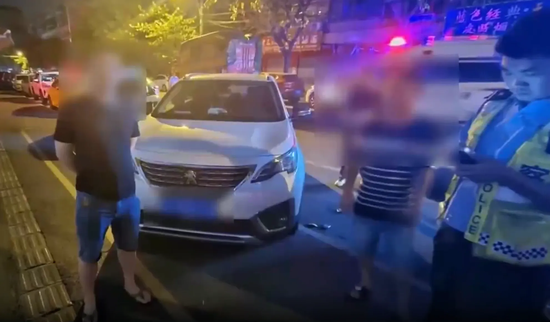 男子醉驾遇车祸 竟是朋友一手策划安排他送女孩回家时碰瓷敲诈-1.png