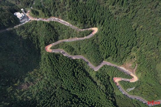 网友反映龙门之巅1号公路厕所脏乱差，官方回应-2.jpg