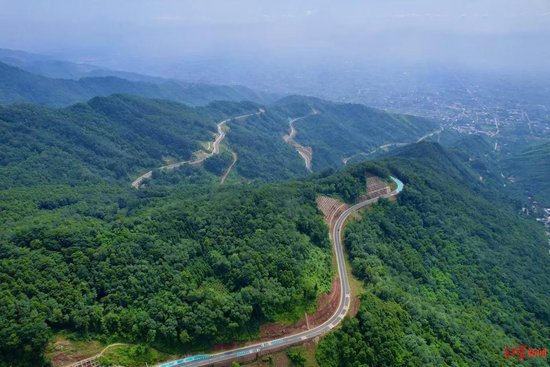 网友反映龙门之巅1号公路厕所脏乱差，官方回应-1.jpg