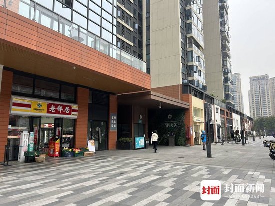 消费者凌晨入住民宿被保安拦在小区外 房东无证经营引纠纷-1.jpg