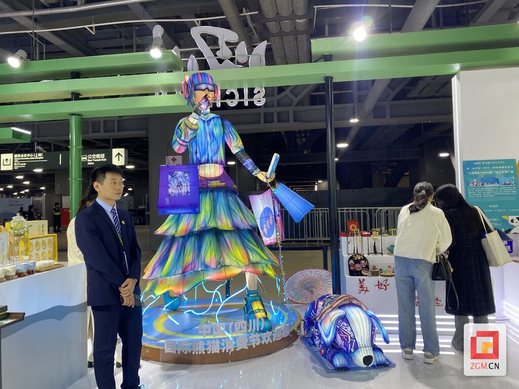 自贡彩灯“潮购nl”C位亮相进博会“四川馆”-1.jpg
