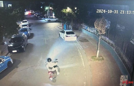 男子无证驾驶无牌赛摩夜间“炸街”，交警：拘3天罚2200元-1.jpg