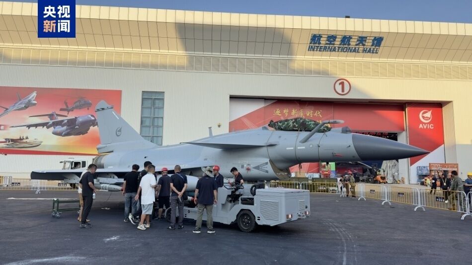 又一架真机来了！歼-10CE首次亮相中国航展-1.jpg