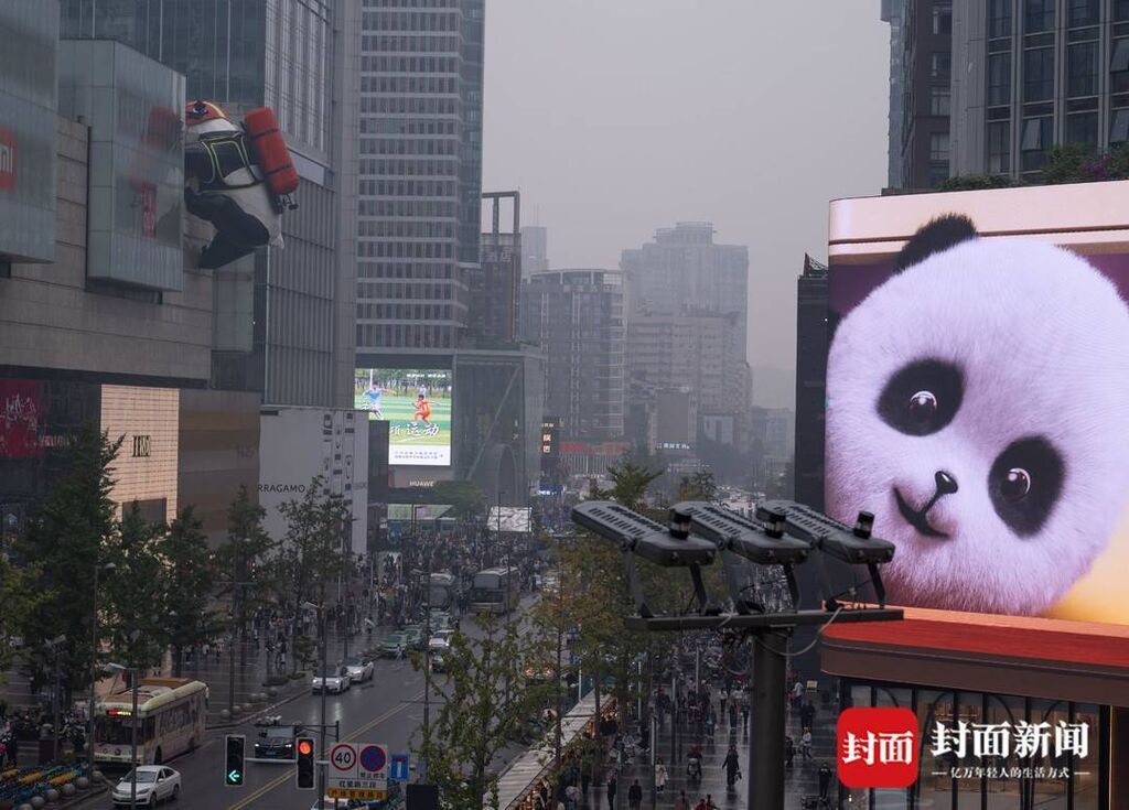 爬墙熊猫消防员仅1天就“脱衣”？原因揭秘：获得设计方许可，但仅限1天时间-2.jpg