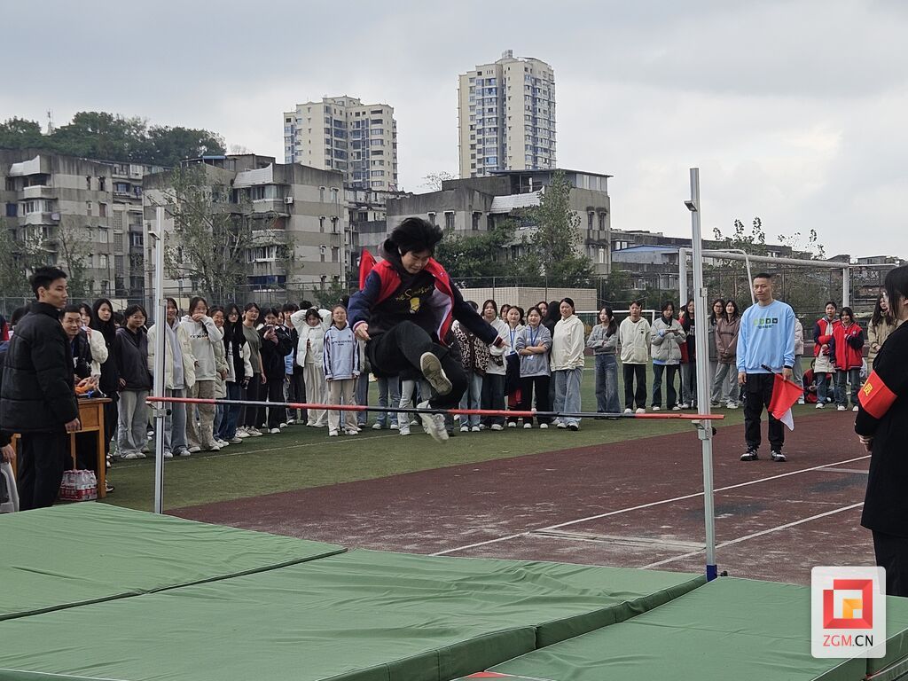 四川省盐业学校举行第三十四届田径运动会-4.jpg