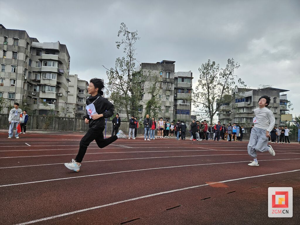 四川省盐业学校举行第三十四届田径运动会-3.jpg