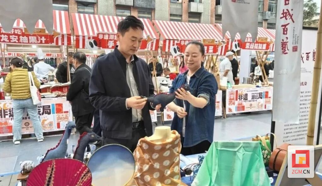 布里染芳华 自贡扎染惊艳亮相“天府非遗周”-4.jpg