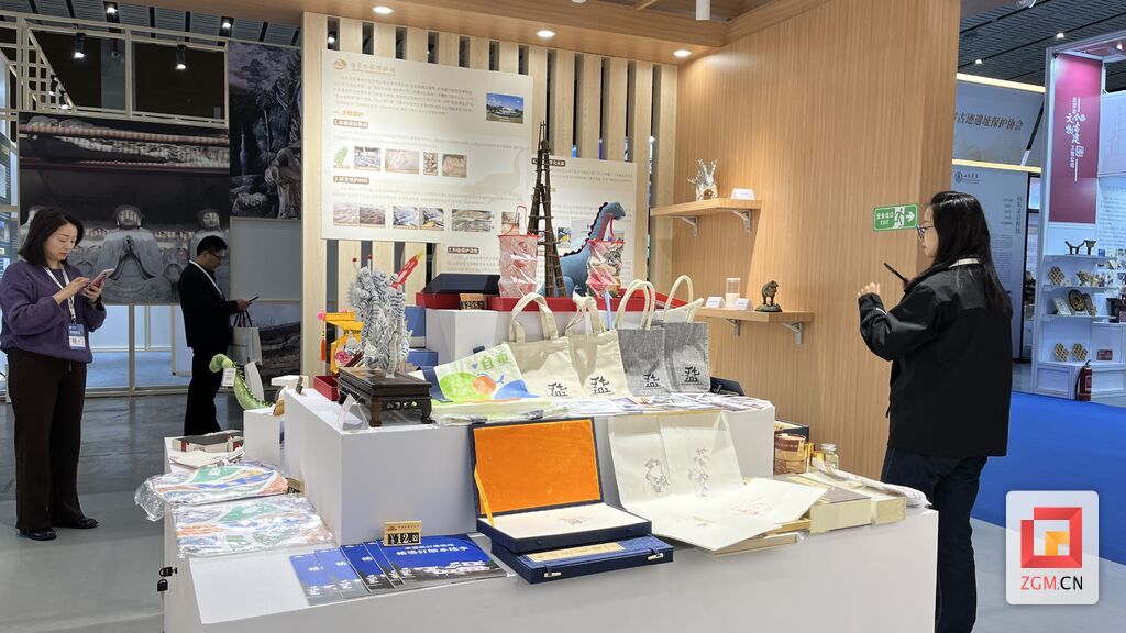 2024文保会在蓉举行 自贡展团携大量文创产品亮相-5.jpg