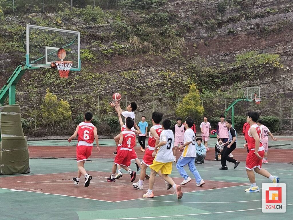 贡井：“文轩教育杯”中小学生篮球锦标赛开幕-2.jpg