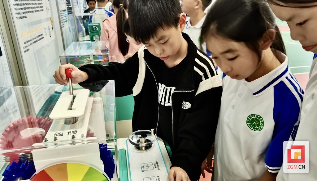 2024年中国流动科技馆四川巡展荣县站活动成功举办 参观者近2万人次-3.jpg