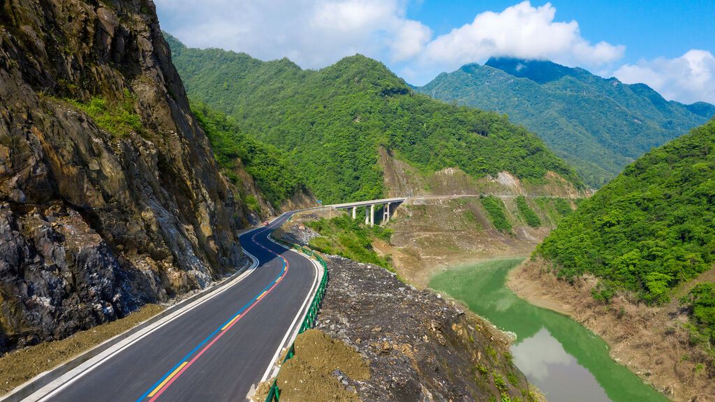 全国首个！四川出台7条政策措施，支持普通公路发展丨奋力谱写中国式现代化四川新篇章-2.jpg