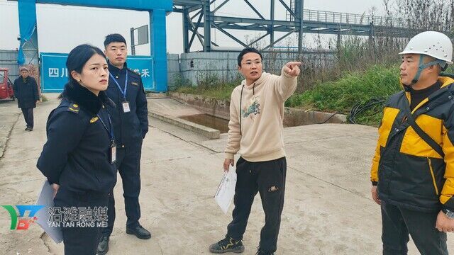 沿滩区：法规宣传进工地 从严治尘护蓝天-1.jpeg