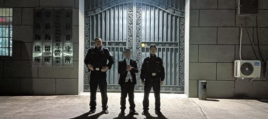 男子专挑封建迷信老人下手，谎称“给女儿认干妈”诈骗钱财-1.jpg