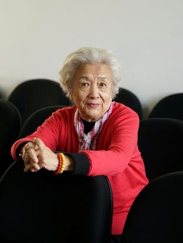 背影丨著名电影表演艺术家谢芳逝世，享年89岁-1.jpg