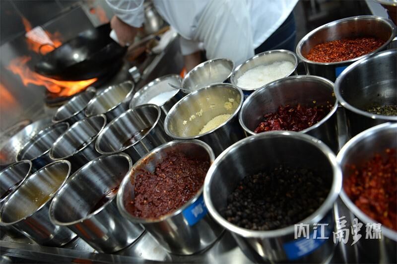 新晋美食名片！内江白乌鱼玩出新花样-7.jpg