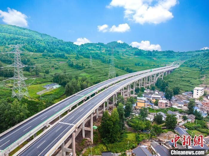 央媒看四川｜四川省凉山州昭觉、美姑两县结束不通高速历史-2.jpg