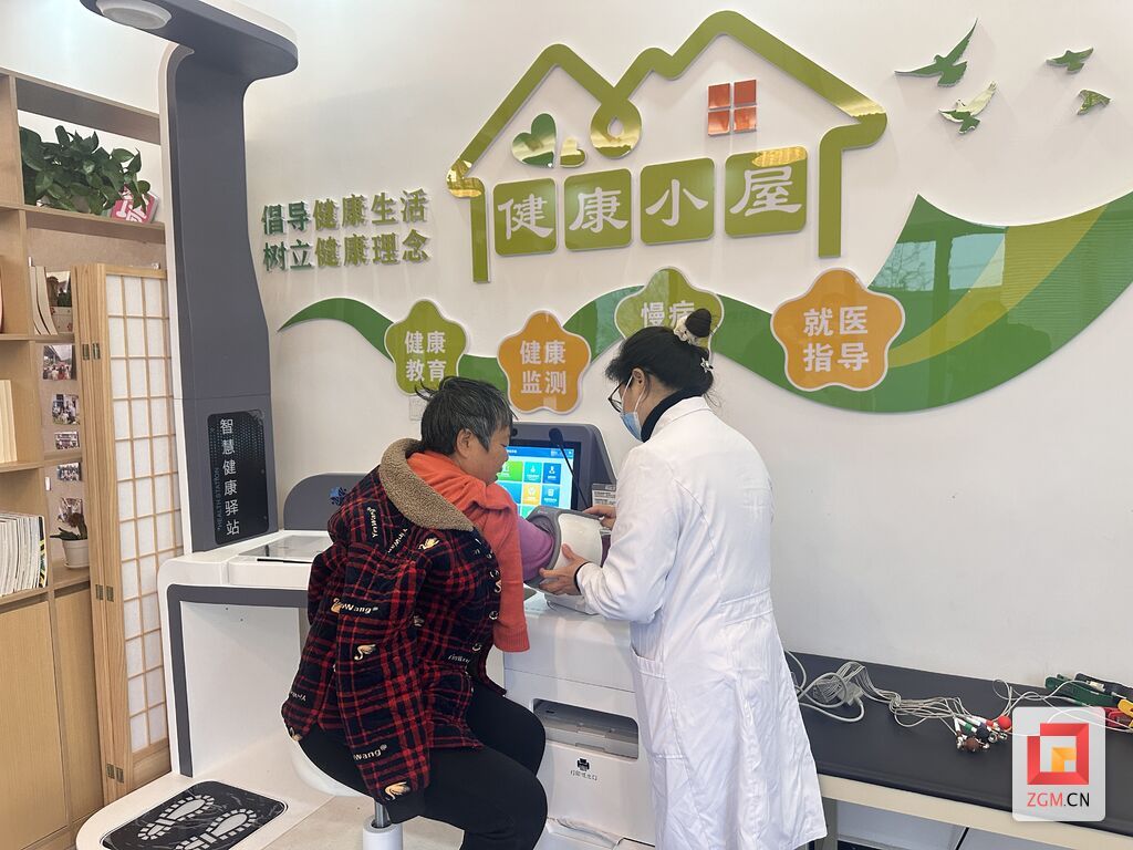富顺县：“健康小屋”暖心服务群众“零距离”-1.jpg