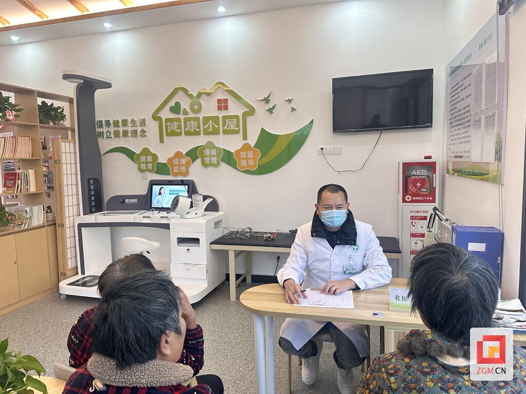 富顺县：“健康小屋”暖心服务群众“零距离”-2.jpg