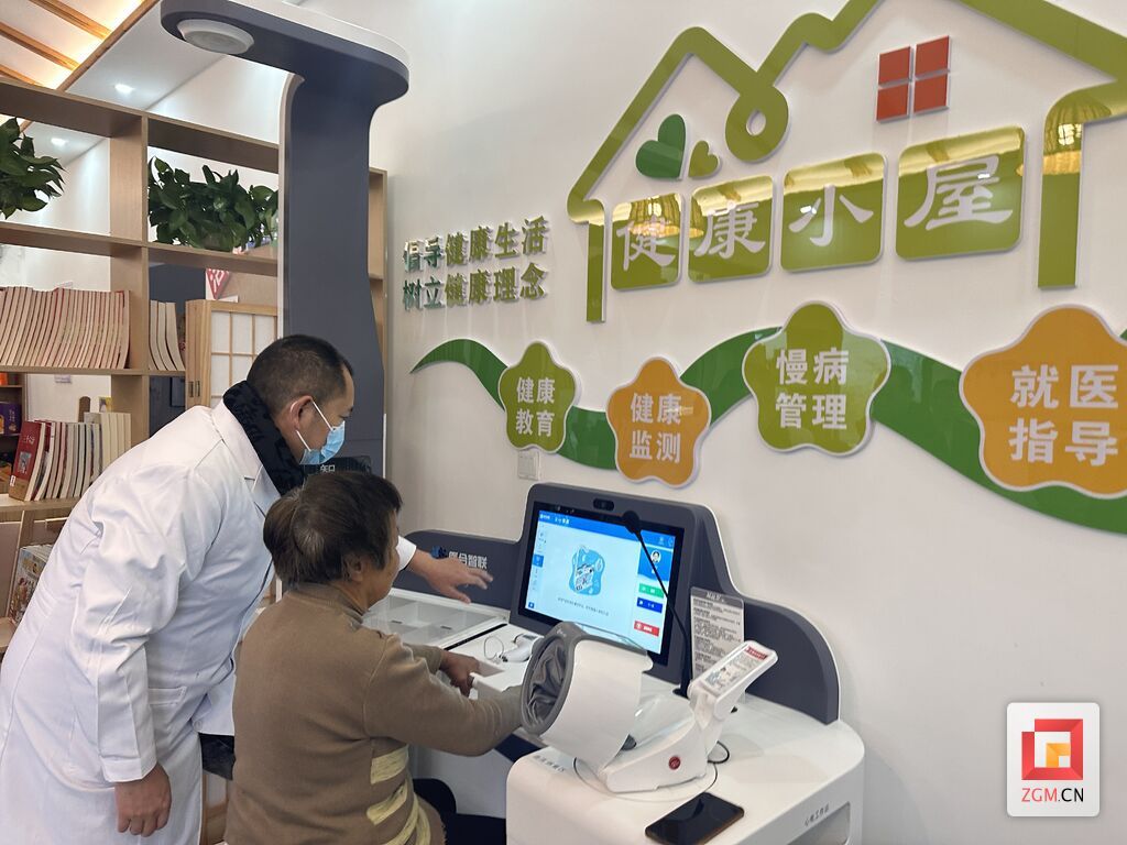 富顺县：“健康小屋”暖心服务群众“零距离”-3.jpg