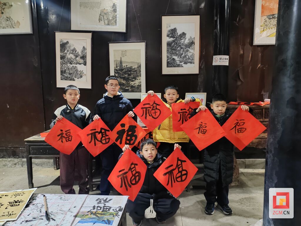 蓆草田社区：开启青少年“墨香福至・妙趣剪纸”民俗文化传承之旅-2.jpg