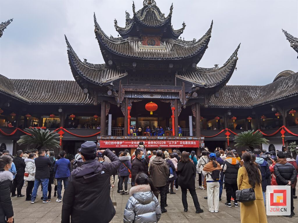 【自贡融媒看灯会】“天下一灯”：“赛博朋克风”的西秦会馆-3.jpg