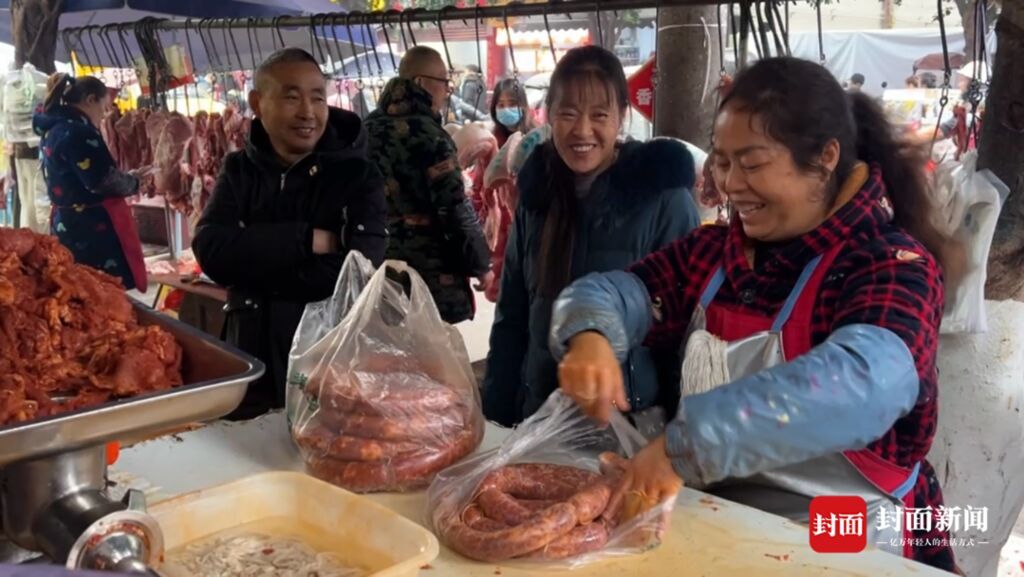 成都“买菜大军”乘地铁到资阳灌香肠 “相因”背后还有什么吸引力？-4.jpg