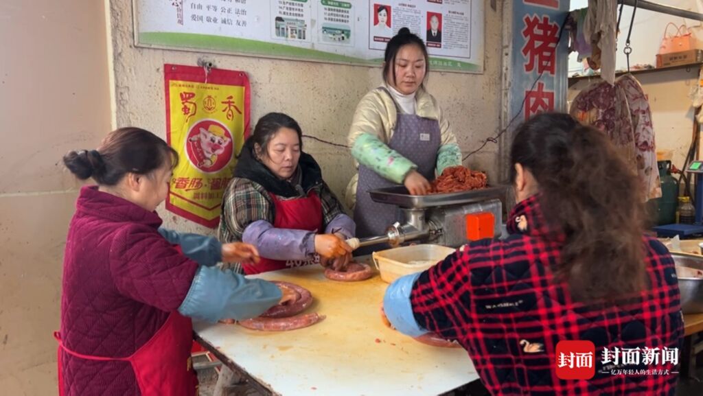 成都“买菜大军”乘地铁到资阳灌香肠 “相因”背后还有什么吸引力？-5.jpg