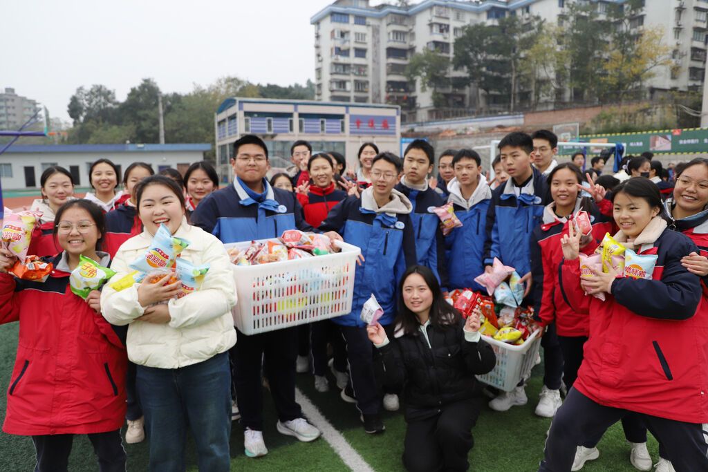 班主任化身“搬”主任 自贡这所学校举行心理减压趣味活动-5.jpg