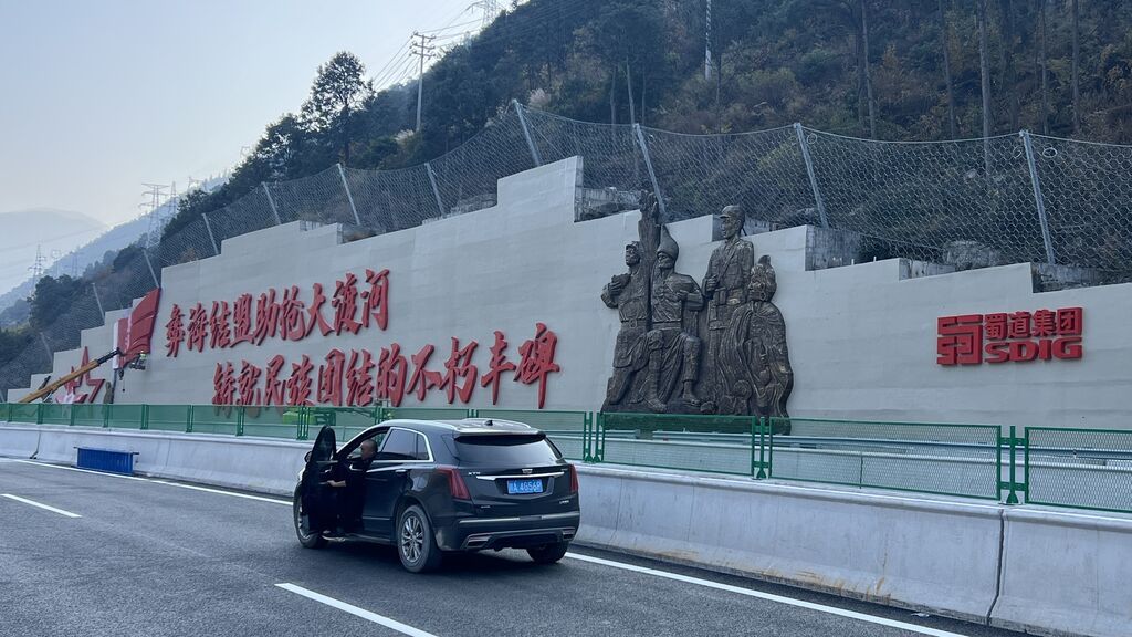 试跑泸石高速石棉段：石棉至王岗坪景区仅需半小时，12月31日开放试通行-3.jpg