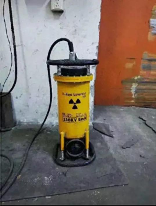 上班6天误触辐射源小伙：即将面临截肢-2.jpg
