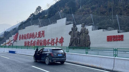 试跑泸石高速石棉段：石棉至王岗坪景区仅需半小时-3.jpg