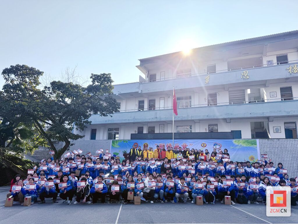 “狮”情画意送温暖 三多寨中学举办迎新春活动-1.jpg