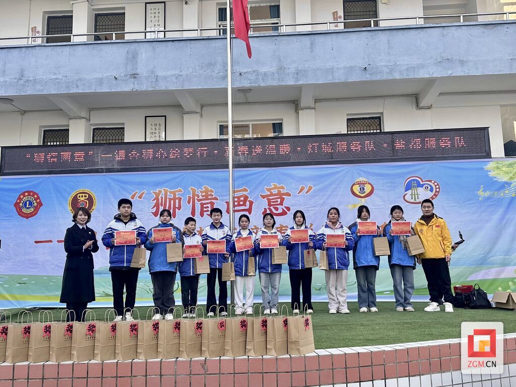 “狮”情画意送温暖 三多寨中学举办迎新春活动-3.jpg