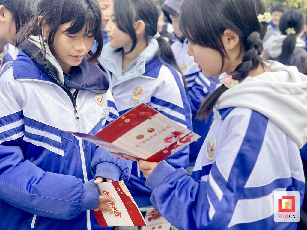 “狮”情画意送温暖 三多寨中学举办迎新春活动-4.jpg