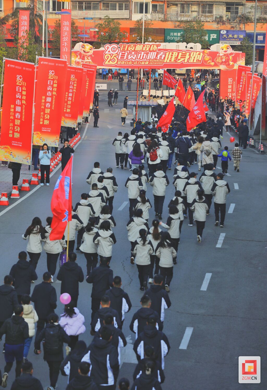 迎着朝阳！2025年自贡市迎春健身跑激情开跑！-9.jpg