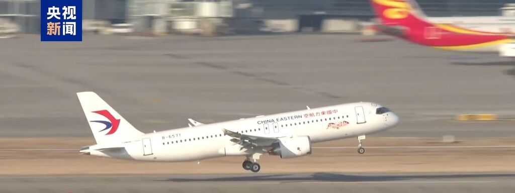 闪耀中国红！国产大飞机C919开通沪港定期航班-1.jpg