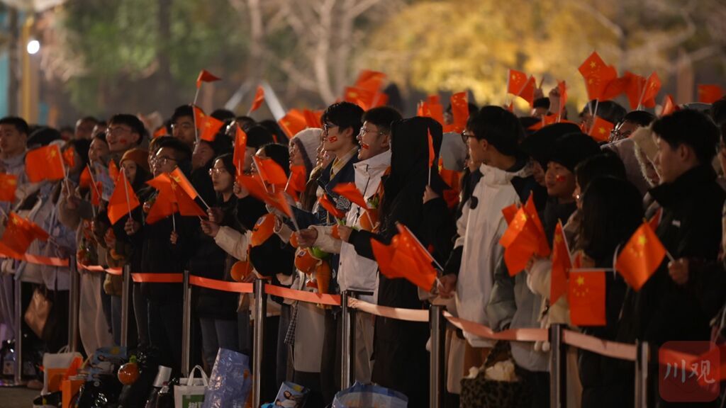 升国旗，奏国歌！天府广场2025年第一次升旗仪式来了-5.jpg