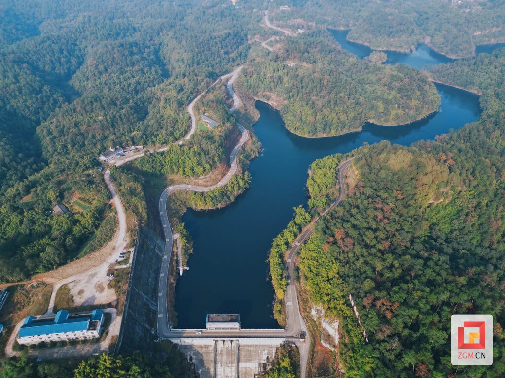 【图赏盐都】狸狐洞水库：青山环碧水-1.jpg