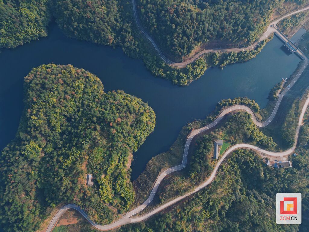 【图赏盐都】狸狐洞水库：青山环碧水-3.jpg