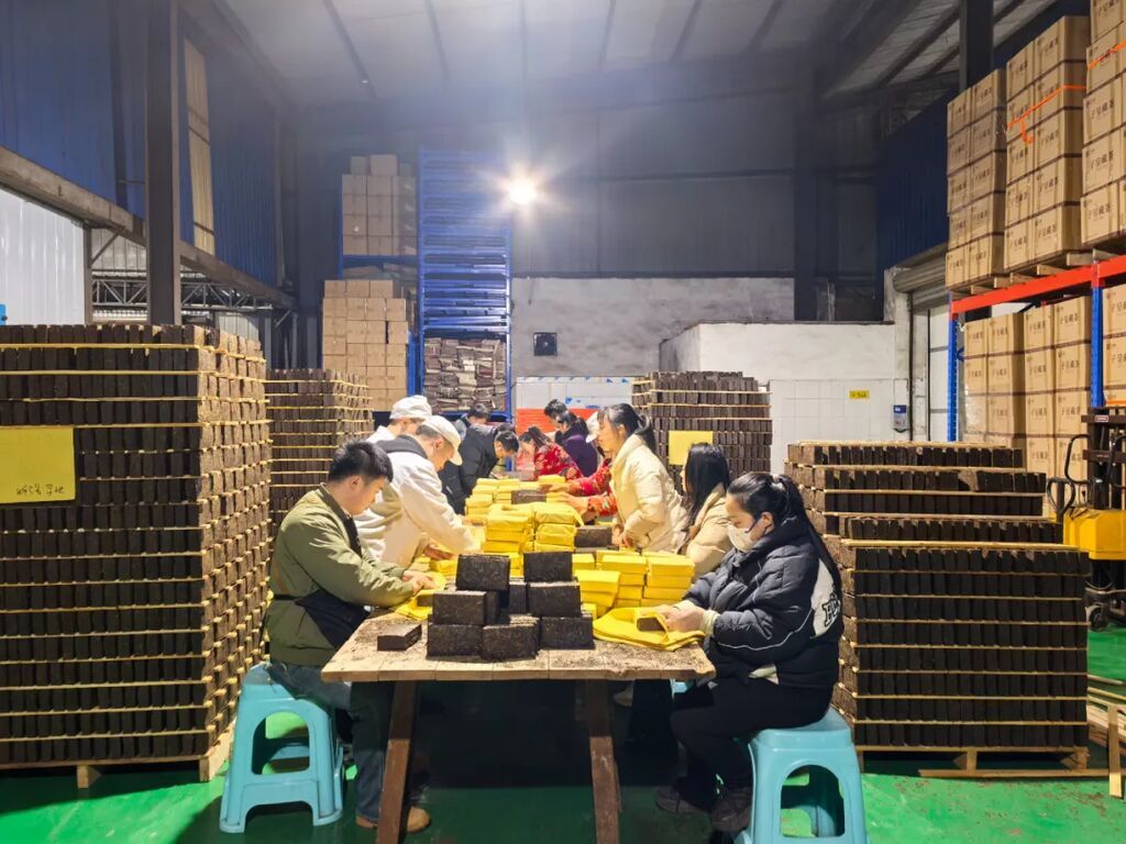 川藏线牵 雅安情长｜10万斤藏茶援助西藏地震灾区-2.jpg